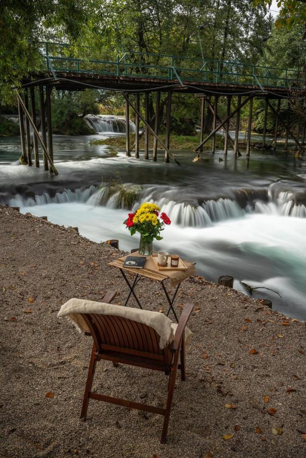 Вилла Waterfall Glamping Cabin Бихач Экстерьер фото